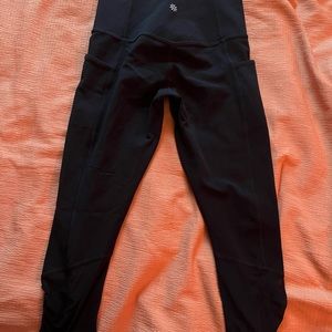 Cropped black leggings